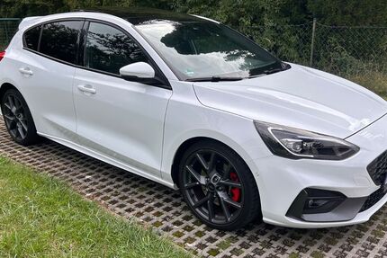 Ford Focus 58.000 km 25.900 &euro; München 81549