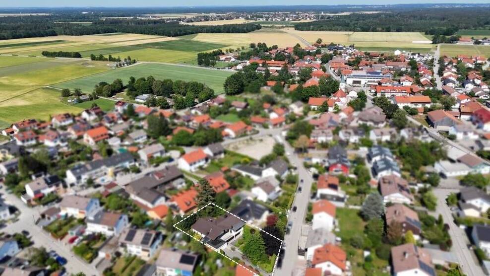 Großzügiges Anwesen inkl. EinliegerWohnung und Baureserve in Brunnthal