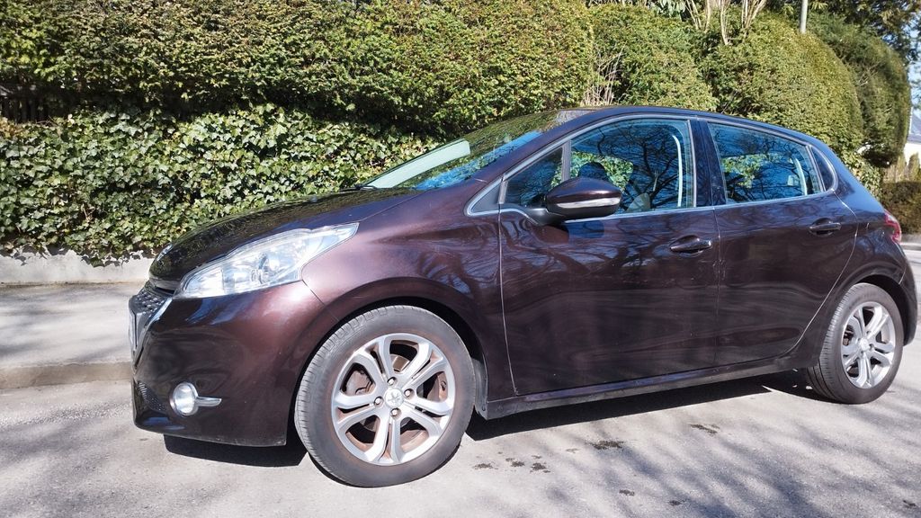 Peugeot 208 130.500 km 4.900 &euro; München 81925