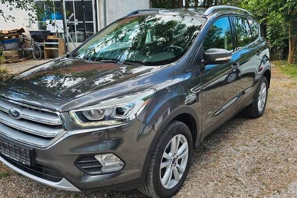 Ford Kuga 117.000 km 10.990 &euro; Fürstenfeldbruck 82256