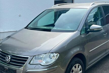 VW Touran 281.375 km 3.200 &euro; Putzbrunn 85640