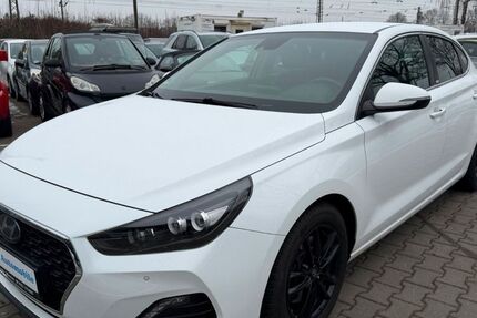 Hyundai i30 242.278 km 9.900 &euro; München 81825