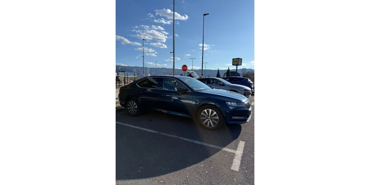 Skoda Superb 59.500 km 27.990 &euro; München 81541