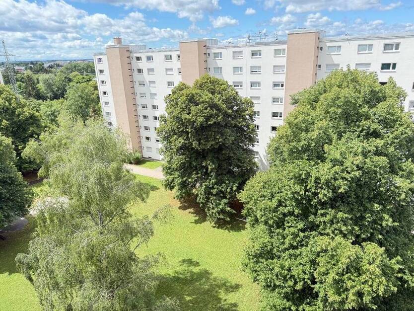 WEIGERT: 3-Zimmer-Wohnung mit Loggia & TG-Stellplatz in Aubing