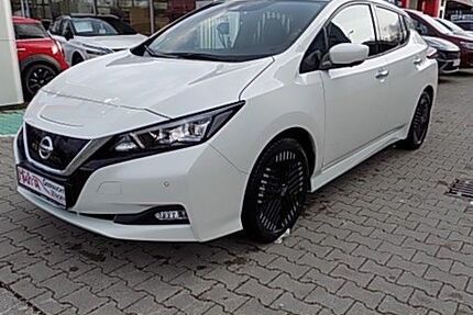 Nissan Leaf 11.037 km 17.590 € München 81677