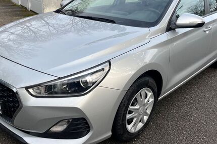Hyundai i30 126.333 km 9.999 € München 81929