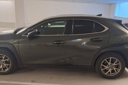 Lexus UX 36.000 km 33.500 &euro; Unterschleissheim 85716
