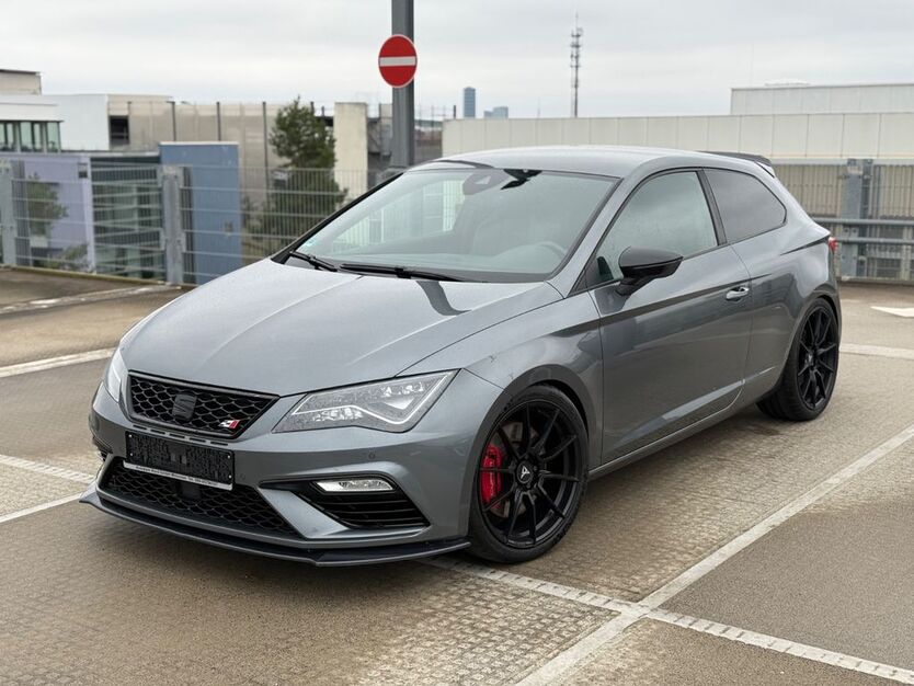 Seat Leon 45.175 km 21.900 € München 81829