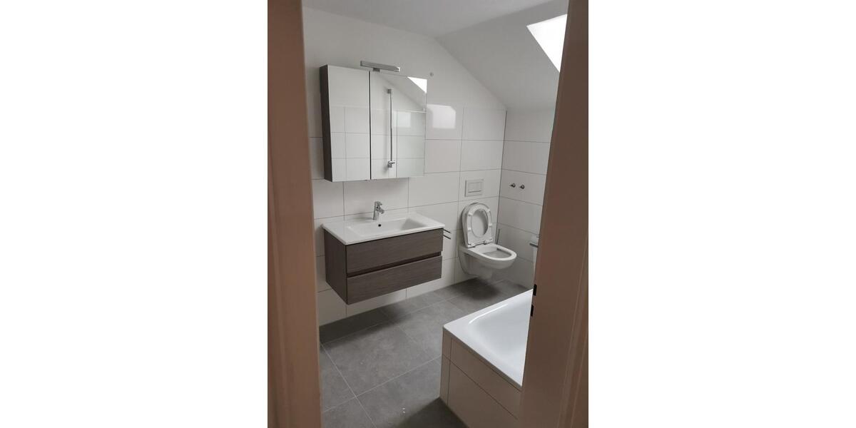 Moderne 3 Zimmer DG Wohnung - WG tauglich 3 zimmer