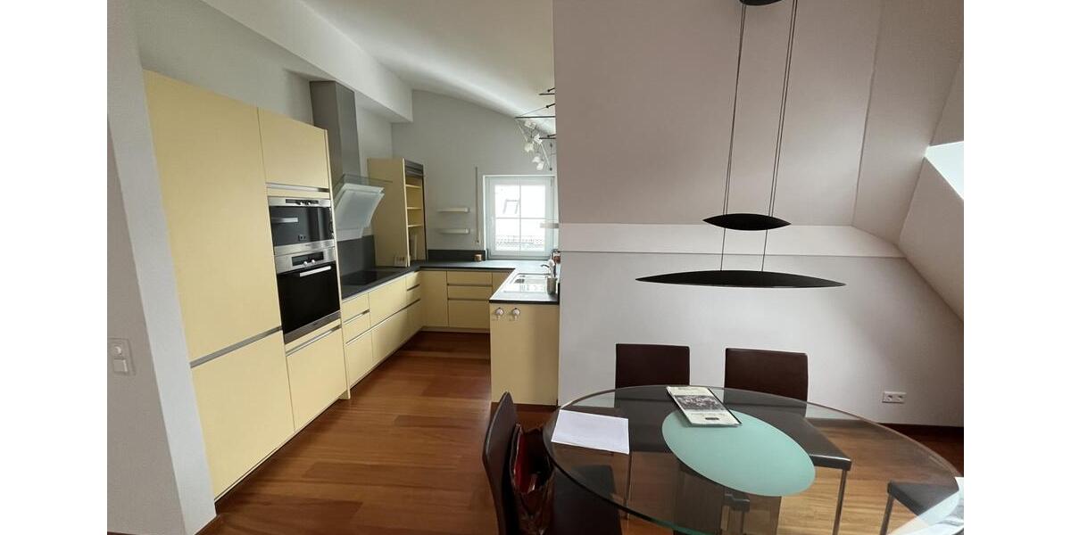 Dachgeschoßwohnung Gröbenzell - 3 Zimmer, 106 m&sup2;, 2.050&euro; | Angebot:25002696