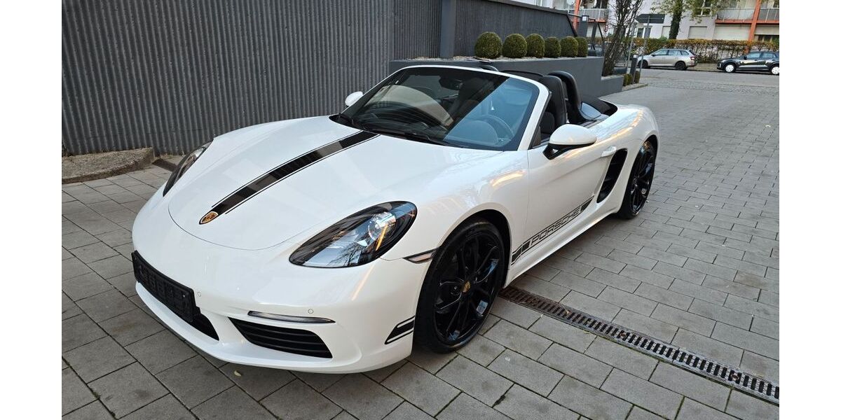 Porsche Boxster 25.000 km 66.799 &euro; München 80689