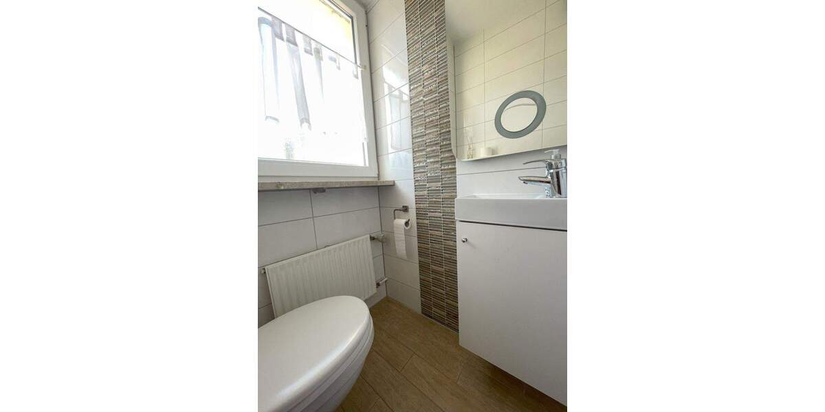 Gartenwohnung, frisch renoviert mit neuer Heiztechnik, 4+2 Zimmer 6 zimmer