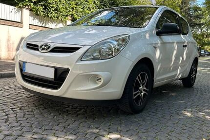 Hyundai i20 197.579 km 2.465 &euro; München 81667