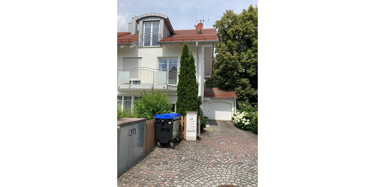 Dachgeschoßwohnung Gilching - 2 Zimmer, 43 m&sup2;, 1.050&euro; | Angebot:26042545