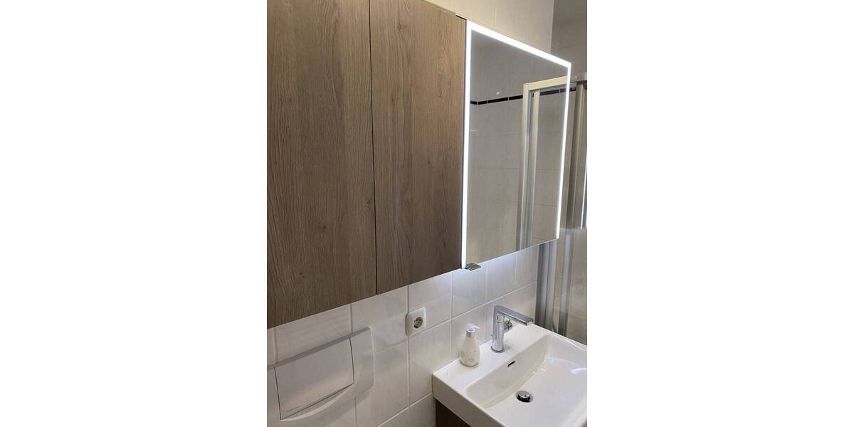 Wohnen mit Wohlfühlfaktor - Solide vermietete, helle 4-Zimmer-Wohnung mit Loggia und zwei Bädern 4 zimmer