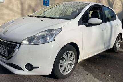 Peugeot 208 182.000 km 2.500 &euro; Riemerling 85521
