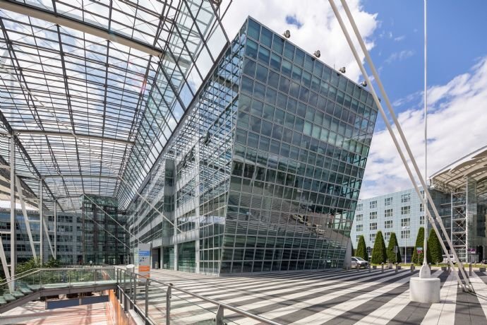 Voll ausgestatteter privater Büroraum für Sie und Ihr Team in Regus München Airport