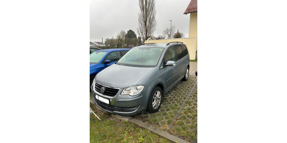 VW Touran 261.000 km 2.400 &euro; München 81247