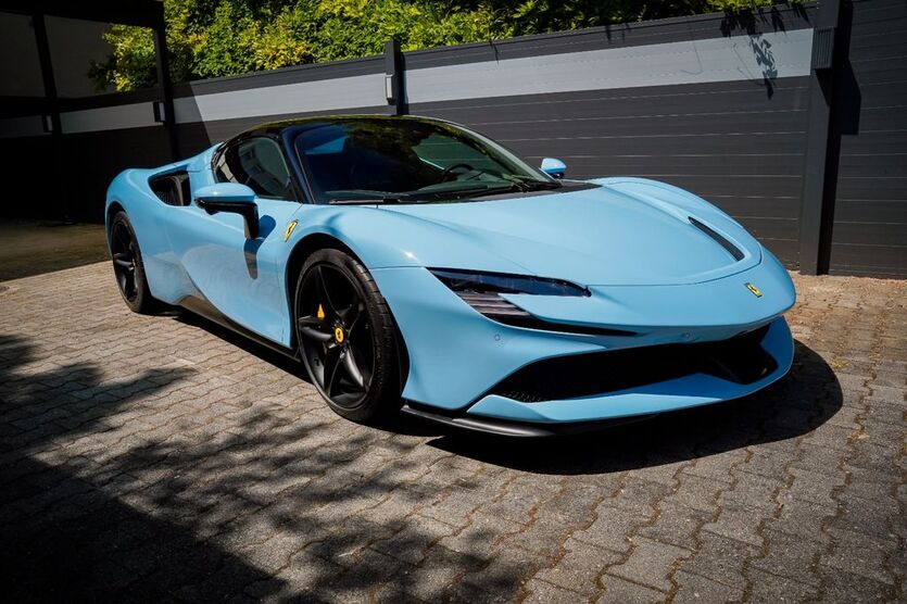 Ferrari SF90 4.300 km 593.810 € München 81737
