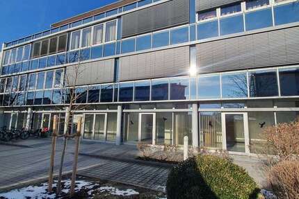 Büro in Vaterstetten 4.990 € 498 m² zimmer