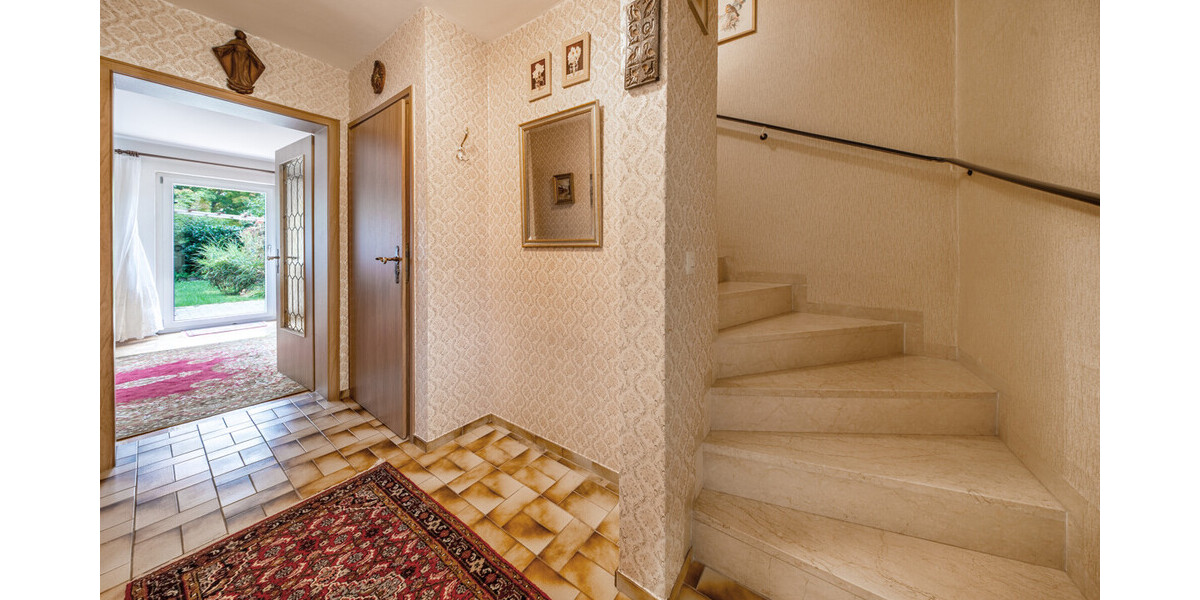 • REIHENHAUS MIT GESTALTUNGSPOTENZIAL • 5 zimmer