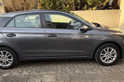 Hyundai i20 31.000 km 7.400 &euro; München 80935