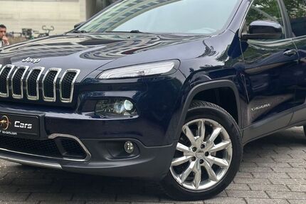 Jeep Cherokee 157.500 km 9.499 &euro; München 81677