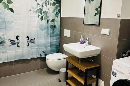 3 Zi. Wohnung-renoviert-möbliert-befristet-Wohnung komplettWG zimmer