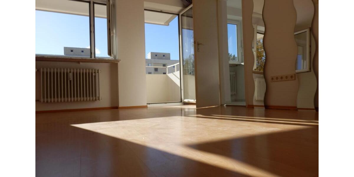 Helle schöne 2 Zim. Wohnung mit großem Balkon in Top Lage zu verk 1 zimmer