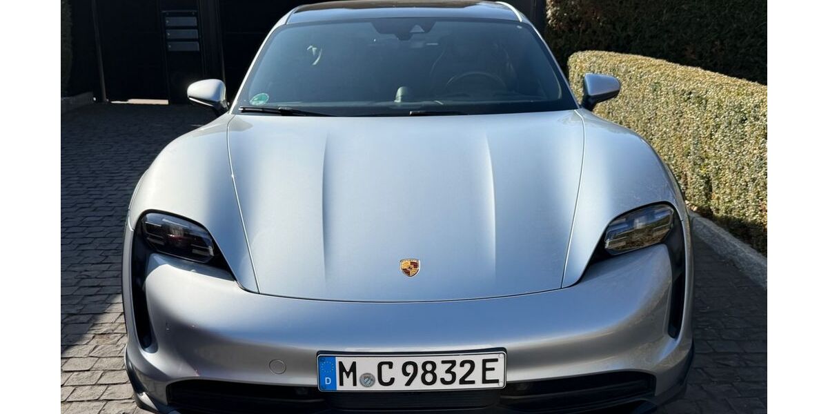 Porsche Taycan 60.800 km 54.000 &euro; Gräfelfing 82166
