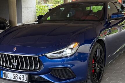 Maserati Ghibli 82.000 km 34.900 &euro; München 81677