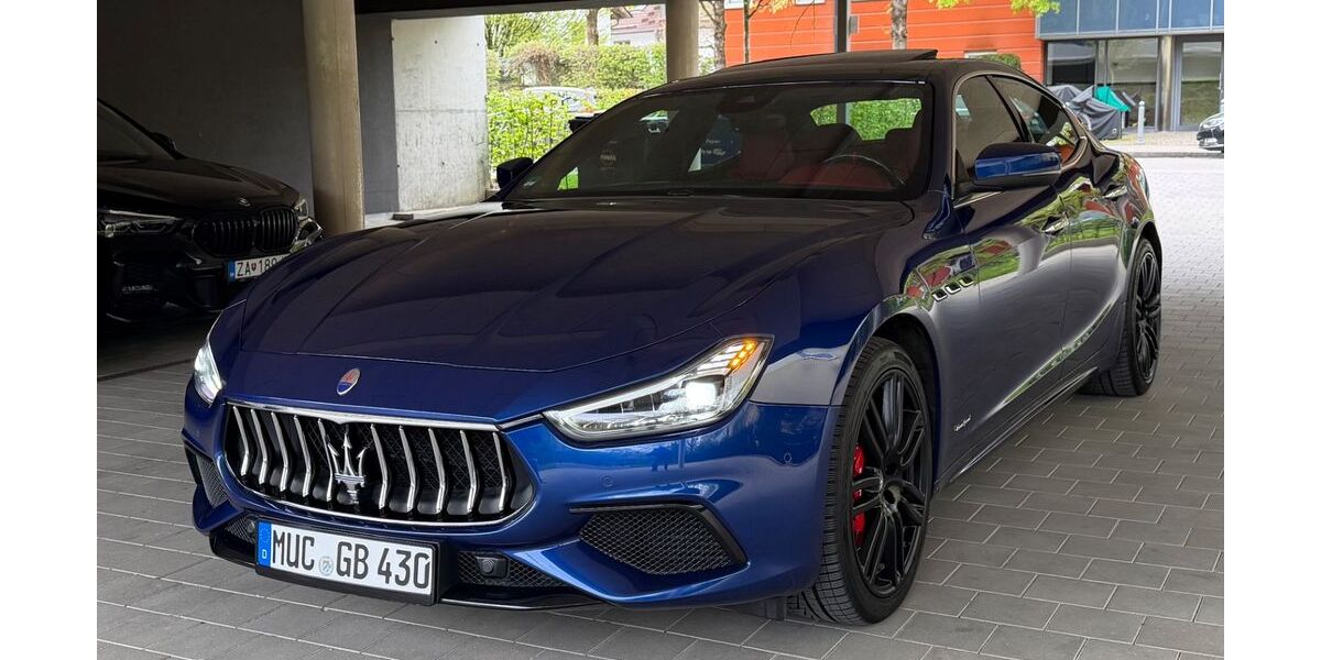 Maserati Ghibli 82.000 km 34.900 &euro; München 81677