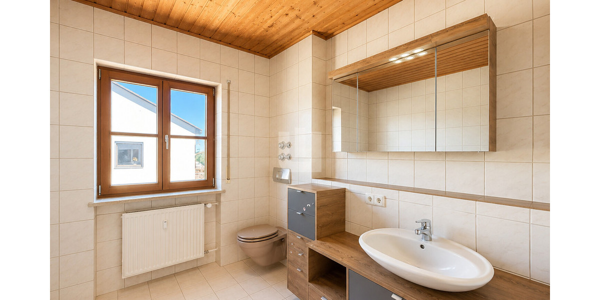 WINDISCH - Großzügige 4-Zimmer-Dachgeschosswohnung mit sonnigen Balkon in WörthseeEtterschlag - Dachgeschoßwohnung Wörthsee / Etterschlag Etterschlag | Angebot:27134606