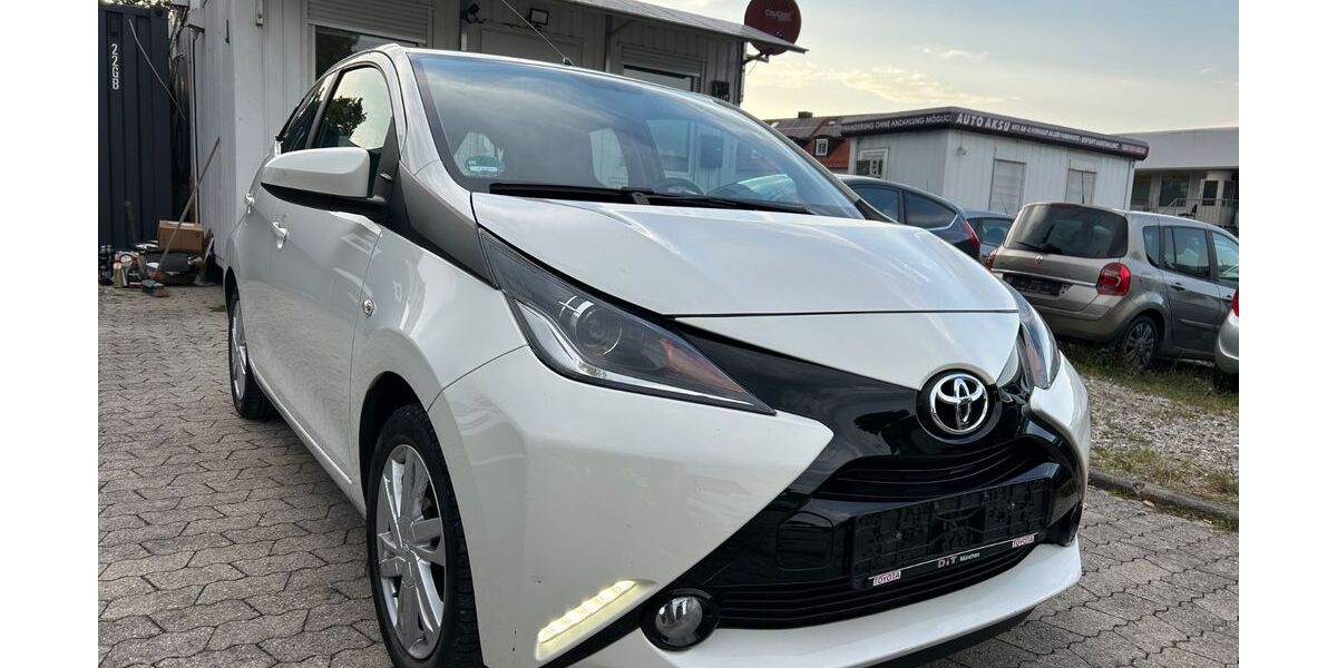 Toyota Aygo (X) 113.000 km 5.200 &euro; Garching (bei München) 85748