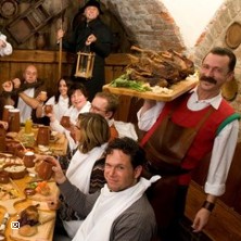 6 Gänge Ritter Essen-Show im Lancelot - Live Music, Gaukler und Dinner Show