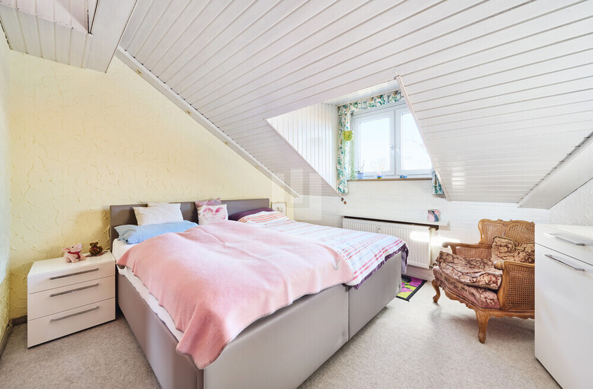WINDISCH ImmobilieN - Haus in Haus: 4 Zimmer über 2 Etagen zentral & ruhig in Gröbenzell!