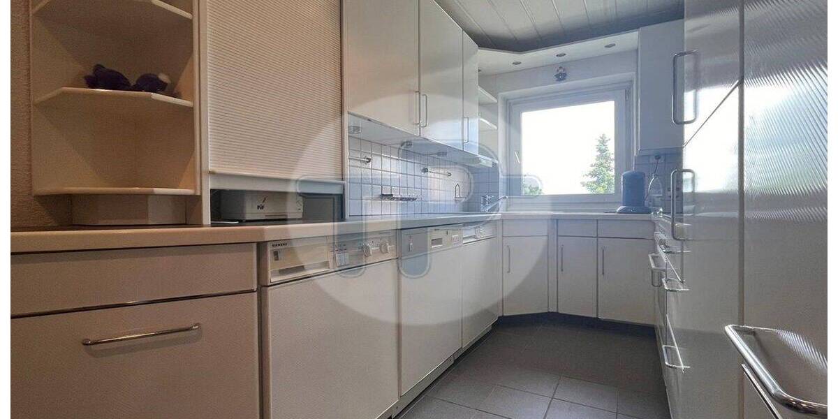 SCHÖNE 3-ZIMMER WOHNUNG MIT LOGGIA UND TAGESLICHTBAD, IN RUHIGER ZENTRALER LAGE 3 zimmer