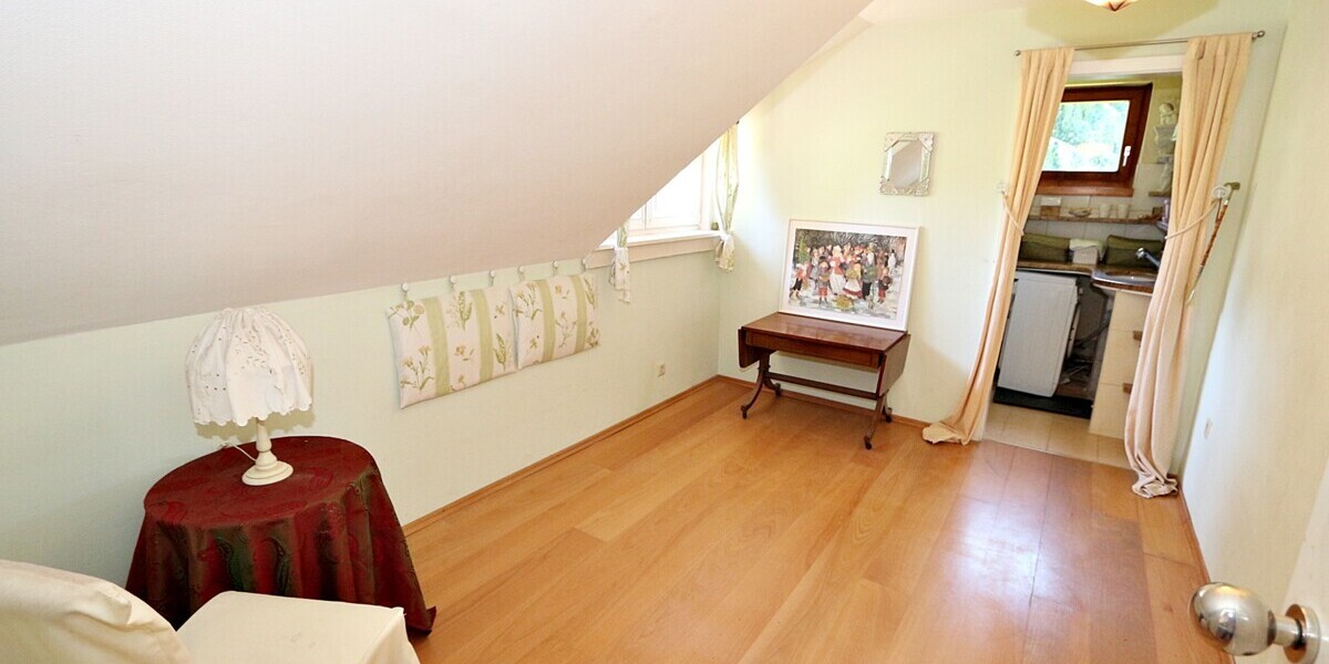 !! RARITÄT am SEE !! idyllisches JUWEL * 4-Zimmer-Dachgeschosstraum * Balkon und Gartennutzung * - Dachgeschoßwohnung Starnberg | Angebot:26838455