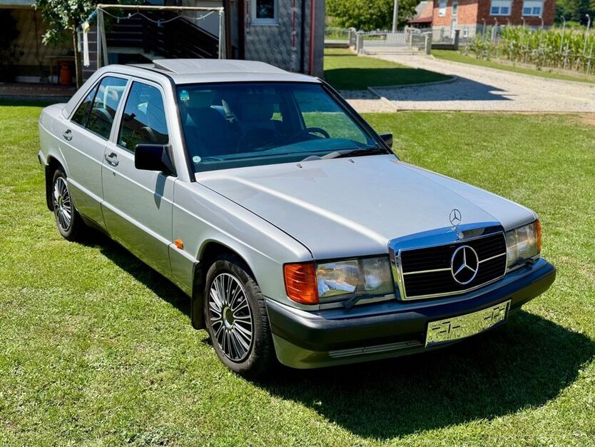 Mercedes-Benz 190 124.440 km 17.999 € München 81739