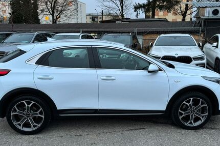 Kia XCeed 110.000 km 17.900 € München 81243