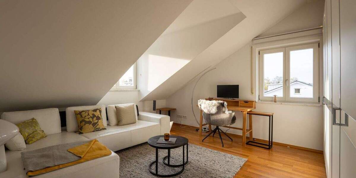 Hochwertig ausgebaute 3-Zimmer-Dachgeschosswohnung (2006) - stilvoll möbliert mit Südwest-Terrasse 3 zimmer