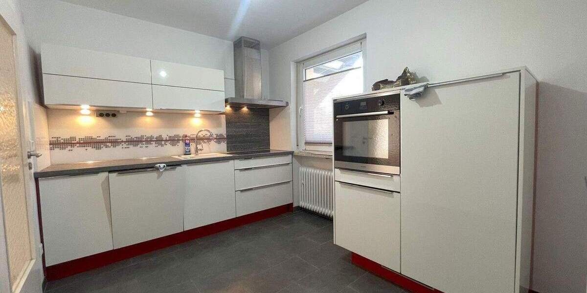 Gartenwohnung, frisch renoviert mit neuer Heiztechnik, 4+2 Zimmer 6 zimmer