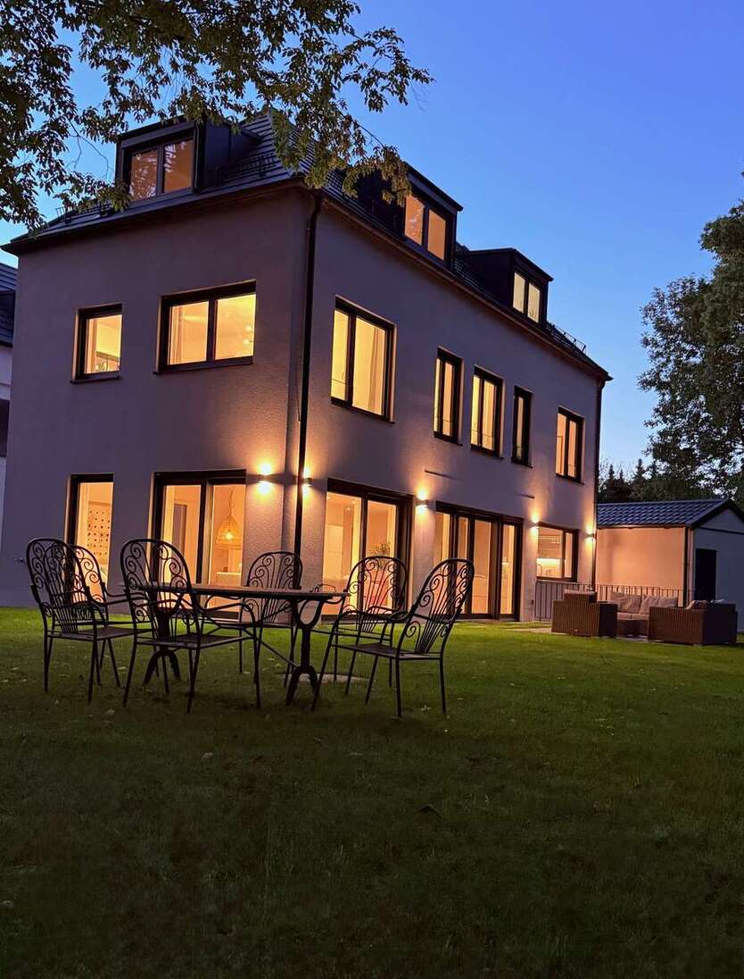 Haus zum Mieten in Gräfelfing 7.500 € 233 m²