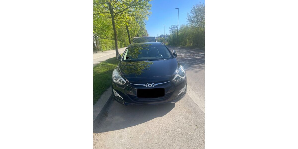 Hyundai i40 106.086 km 13.500 &euro; München 81377