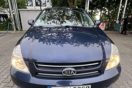 Kia Carnival 99.000 km 7.500 &euro; München 81249