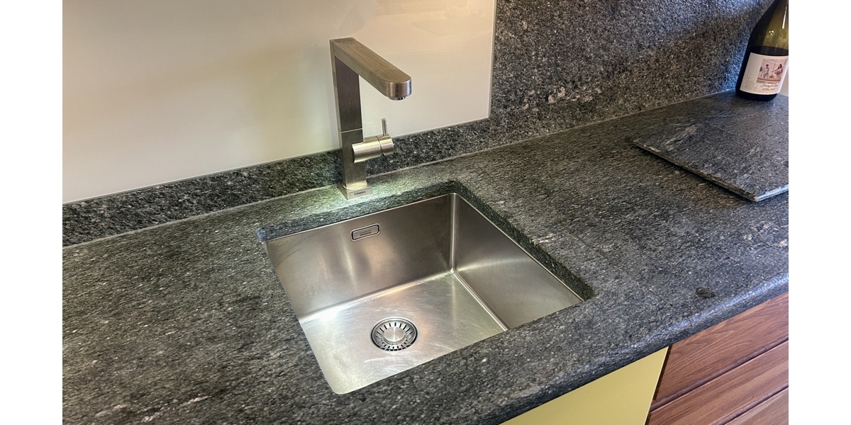 Bestlage Universität, aussergewöhnliche Sanierung und Innenausstattung 2 zimmer