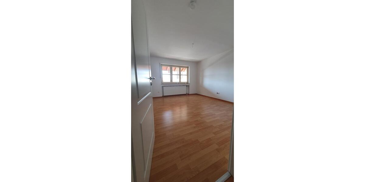 Etagenwohnung Holzkirchen - 3 Zimmer, 84 m&sup2;, 1.100&euro; | Angebot:25639208