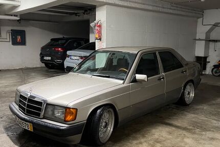 Mercedes-Benz 190 232.000 km 13.900 &euro; München 81541