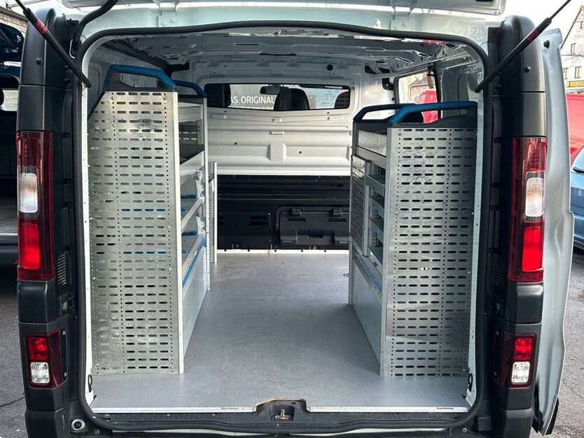 Opel Vivaro 109.835 km 13.990 € München 81825