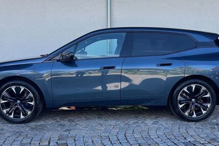 BMW iX 5.750 km 74.590 &euro; München 81245
